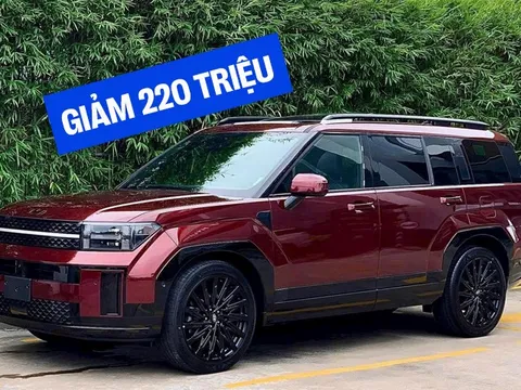Giá Hyundai Santa Fe tiếp tục ‘dò đáy’: Bản ‘full’ giảm 220 triệu đồng, giá thấp hơn CUV hạng C nhưng người mua phải đánh đổi 1 thứ