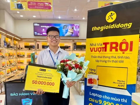 Thế Giới Di Động vinh danh các thủ khoa bằng học bổng 50 triệu, tặng cả laptop AI