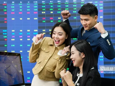 Chứng khoán chính thức vượt mốc 1.500 điểm sau 3 năm