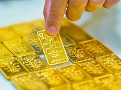 Sáng 22/7: Giá vàng thế giới ''nổi sóng", vàng trong nước tăng vọt
