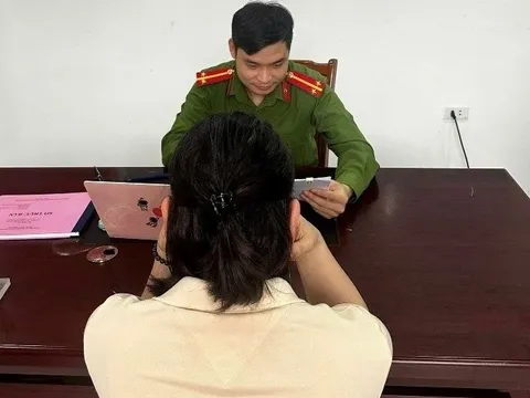 Làm theo hướng dẫn từ điện lực Hà Nội thì tài khoản mất 500 triệu đồng nhưng điện lực nói không liên quan, người phụ nữ báo công an