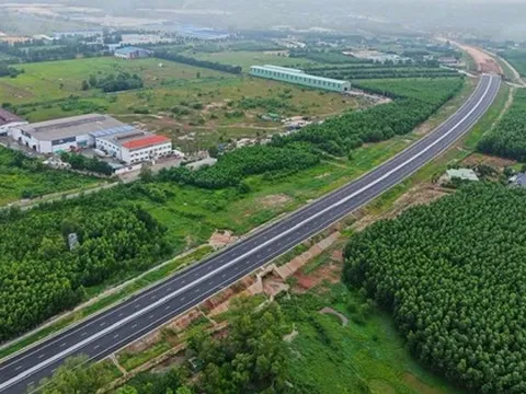 Cả thị trường địa ốc phía Đông Tp.HCM trở lại chặng đua cuối năm: Hạ tầng bám sát tiến độ, doanh nghiệp tận dụng thời cơ tăng tốc sản phẩm