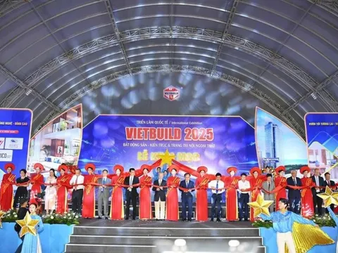 Đại Cát giới thiệu sơn gỗ Ý Borma Wachs tại Vietbuild TP.HCM 2025