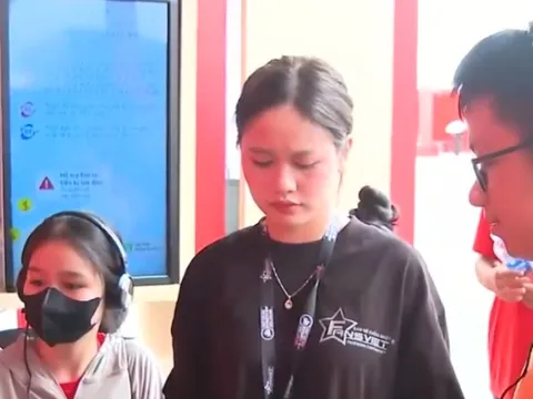Người dân được đeo tai phone, lắng nghe cuộc gọi lừa đảo tại Triển lãm thành tựu đất nước