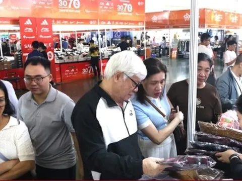 'Thiên đường' mua sắm tại Hội chợ mùa Thu 2025: La liệt hàng giảm giá 'sốc'