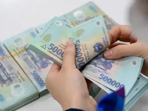 Chạy nước rút cuối năm, doanh nghiệp tính toán thưởng Tết