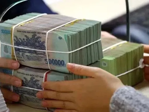 Lãi suất nhích tăng trong cao điểm cuối năm