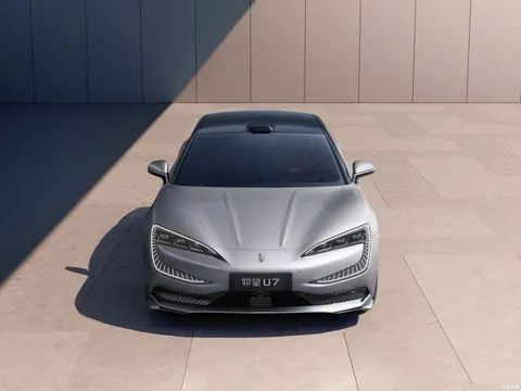 Mẫu sedan chạy điện mạnh 1.300 mã lực, hiện thực hóa giấc mơ 1.000 km – đi từ Hà Nội đến thẳng Phú Yên mới cần sạc