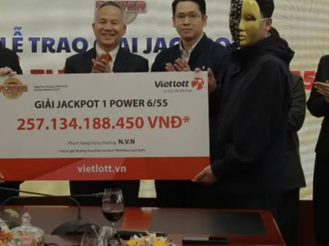 Một doanh nhân ở TPHCM đã gọi điện cho vợ ngay khi biết tin trúng Vietlott hơn 257 tỉ đồng