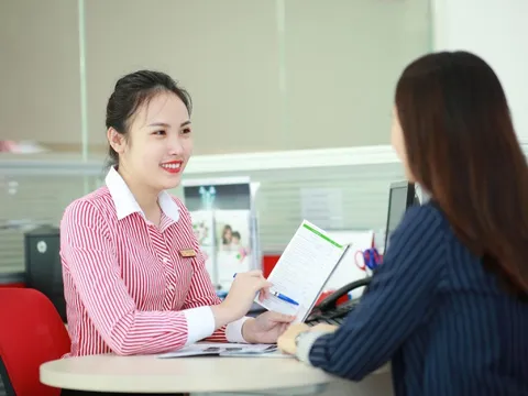 Năm 2025, thu nhập của nhân viên ngân hàng ra sao?