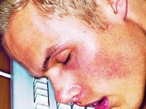 Nghịch lý năng suất thời đại số: Khi trí tuệ nhân tạo không biết mệt còn con người thì kiệt quệ vì chạy đua