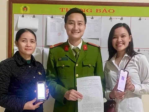 Bất ngờ vì tài khoản 'nổ' 1,3 tỷ đồng