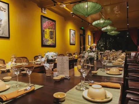 Quán Bụi – Laang Saigon: Khi bữa tiệc tân niên bắt đầu từ cảm giác an yên của bếp nhà