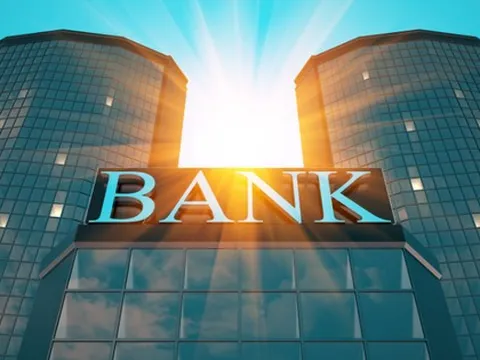 Lần đầu tiên tổng thu nhập của một ngân hàng tư nhân vượt Vietcombank, BIDV tiến gần mốc lịch sử