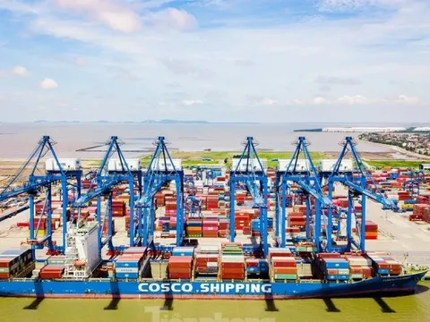 Xung đột Trung Đông đẩy chi phí đường sắt, hàng không và logistics tăng