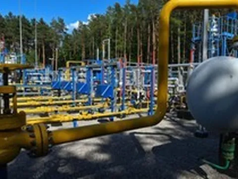 Giá khí đốt tăng dựng đứng sau cuộc tấn công của Iran