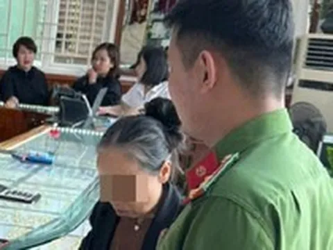 Cụ bà mang 19 chỉ vàng đi bán để chuyển tiền cho kẻ lừa đảo