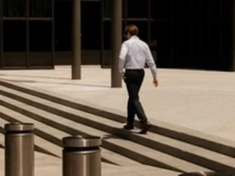 Tập đoàn sa thải 60.000 nhân sự, lợi nhuận giảm 67% vẫn tuyên bố sẽ thu 100 tỷ USD nhờ “canh bạc mới”