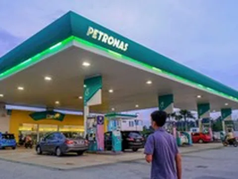 Ở một nước gần Việt Nam, giá xăng dầu có loại đang là 14.500 đồng/lít