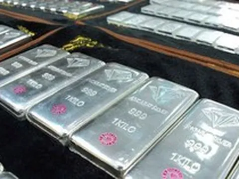 Giá bạc thỏi đồng loạt giảm hơn 3 triệu đồng/kg