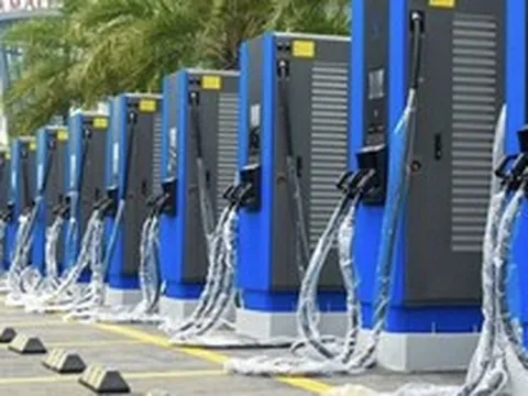 Đại gia may mặc bất ngờ muốn làm trạm sạc xe điện