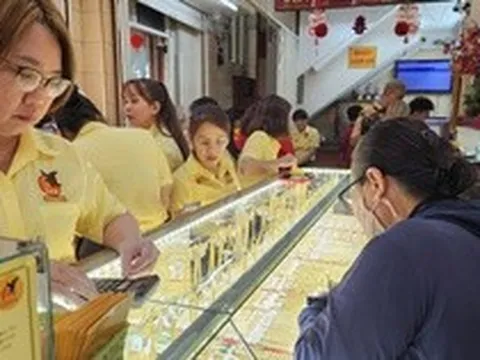 Tối 2-4, giá vàng đang giảm nhanh