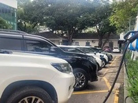 Nếu 100 ngàn xe ô tô cùng sạc một lúc sẽ tác động tới hệ thống điện thế nào?