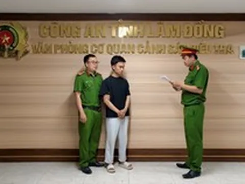 Công an bắt khẩn cấp một nhân viên ngân hàng ở Lâm Đồng