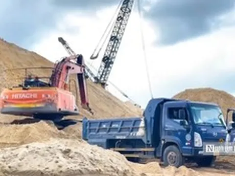 Giá vật liệu xây dựng “leo thang”, áp lực lan từ dân dụng đến đầu tư công