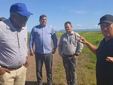 Cứ thứ Hai hàng tuần, nhiều người VN và nông dân Cuba cùng nhau làm 1 việc ý nghĩa trước khi ra cánh đồng