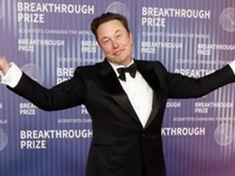 Mark Zuckerberg và Elon Musk "xuống đường" chỉ đạo giao thông: Vụ hack ngớ ngẩn nhất năm phơi bày tử huyệt của đô thị thông minh