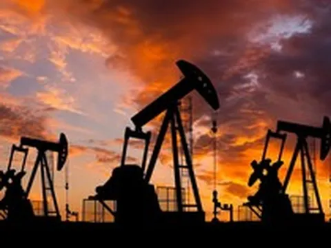 Giá dầu tăng mạnh khi căng thẳng Mỹ - Iran leo thang