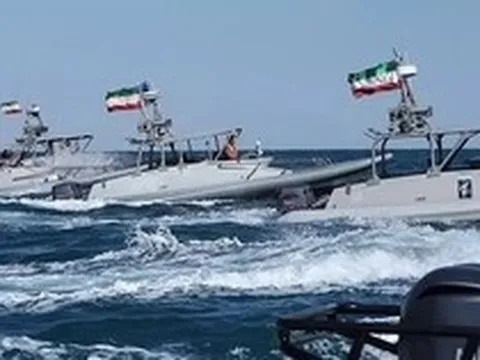 Iran tuyên bố không bao giờ từ bỏ quyền kiểm soát eo biển Hormuz
