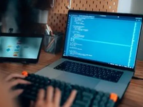 Kỹ sư công nghệ có phải “nạn nhân đầu tiên” của AI? 3 bài học sống còn trong kỷ nguyên mới