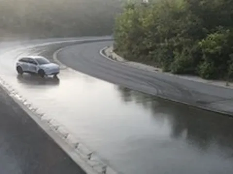 Loạt bài thử vận hành cho thấy định hướng chú trọng an toàn trên Geely EX2