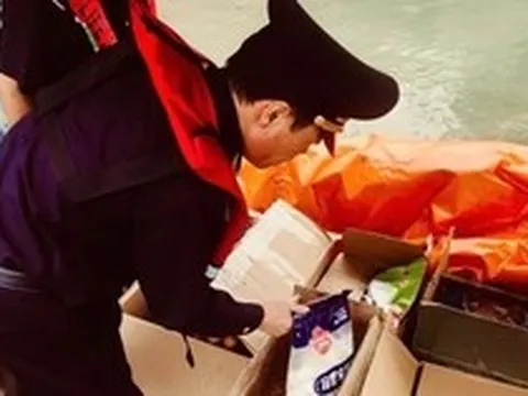 Bắt nhiều lô lạp xưởng, xúc xích từ Trung Quốc vận chuyển vào Việt Nam