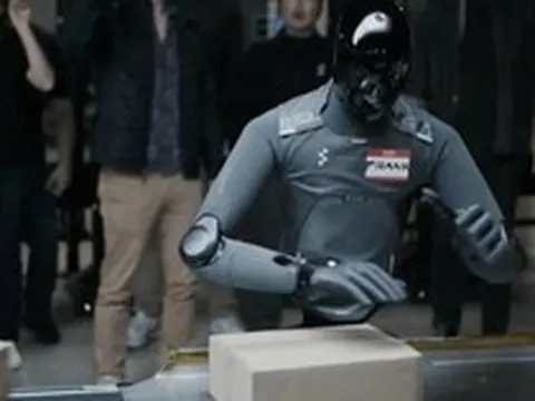 Cả triệu người thức đêm xem robot đi làm, điều gì đang xảy ra ở Thung lũng Silicon?