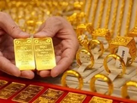 Giá vàng hết thời tăng điên cuồng, những người mua 'đu đỉnh' thua lỗ thế nào?