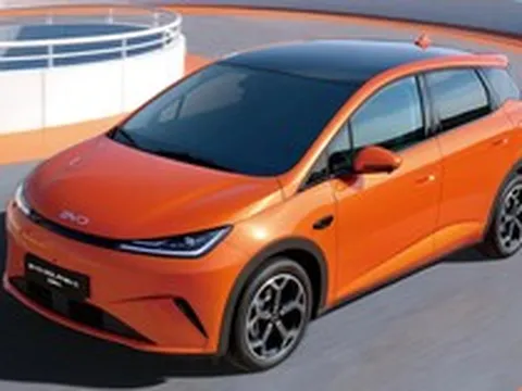 BYD Dolphin vừa ra mắt Việt Nam nay có thêm bản hybrid, sạc đầy đi được 1.000 km, khách Việt muốn mua phải chờ khá lâu