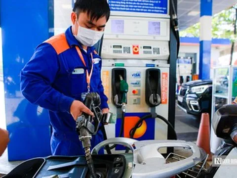 Giá xăng dầu tiếp tục giảm