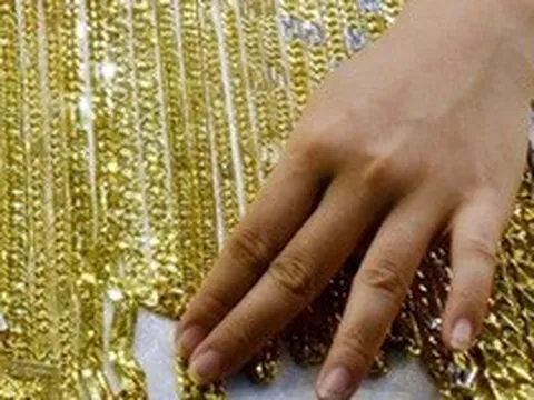 Giá vàng miếng SJC và vàng nhẫn vọt lên mức cao nhất trong tuần