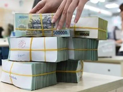 Không phải vàng hay chứng khoán, chuyên gia khuyên ưu tiên gửi tiền ngân hàng lúc này: Lý do phía sau gây bất ngờ