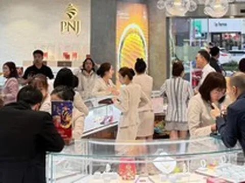 Muốn bán lại vàng PNJ, khách chỉ được giao dịch tại cửa hàng chỉ định và trong 2 giờ mỗi ngày