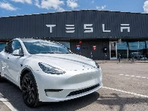 Bỏ mặc xe điện truyền thống, CEO Elon Musk dồn toàn lực vào cỗ máy in tiền tự hành mang tên Robotaxi?
