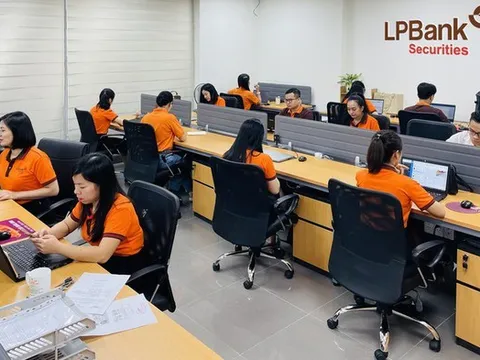 LPS chính thức giao dịch trên HoSE từ ngày 18/8, giá tham chiếu 30.000 đồng/cổ phiếu