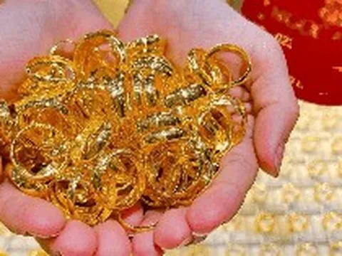 Giá vàng nhẫn trơn, vàng miếng chiều 31/7 bất ngờ quay đầu