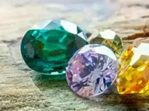 Nhập khẩu đá quý, kim loại quý tăng đột biến
