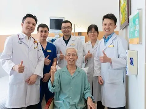Cứu cụ ông bị phình động mạch chủ dọa vỡ bằng kỹ thuật can thiệp không cần mổ mở