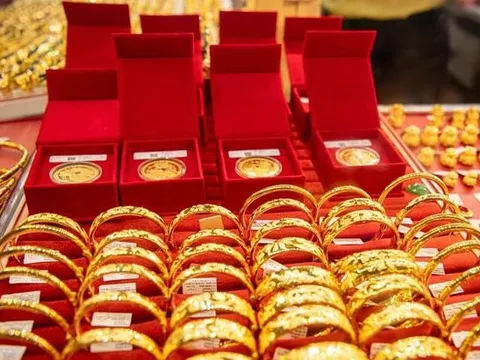 Giá vàng hôm nay (5/8): Nóng từng giờ