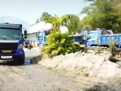 Đường dây khai thác cát trái phép thu lợi hàng tỷ đồng